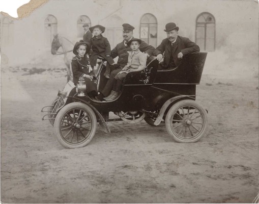 [Собрание В.Г. Лидина] Восемь фотографий из собраний В.Г. Лидина: 